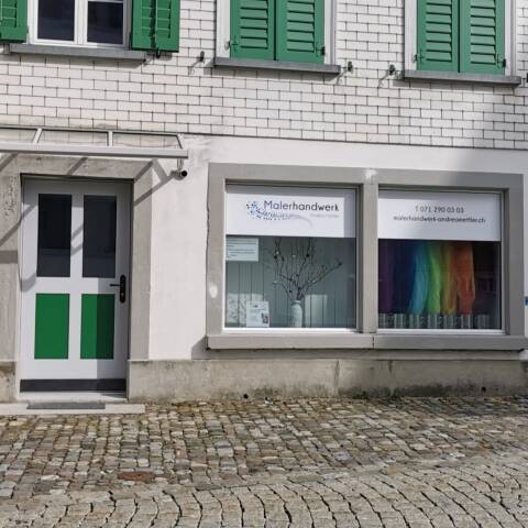 Hier sehen Sie das Schaufenster unseres Lokales. Malerhandwerk Andrea Mettler GmbH - Ihr Maler in Herisau und Umgebung!